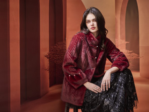 衣櫥管家｜ 年末派對穿搭提案｜皮草 × 亮彩 × BLING，剛剛好的存在感